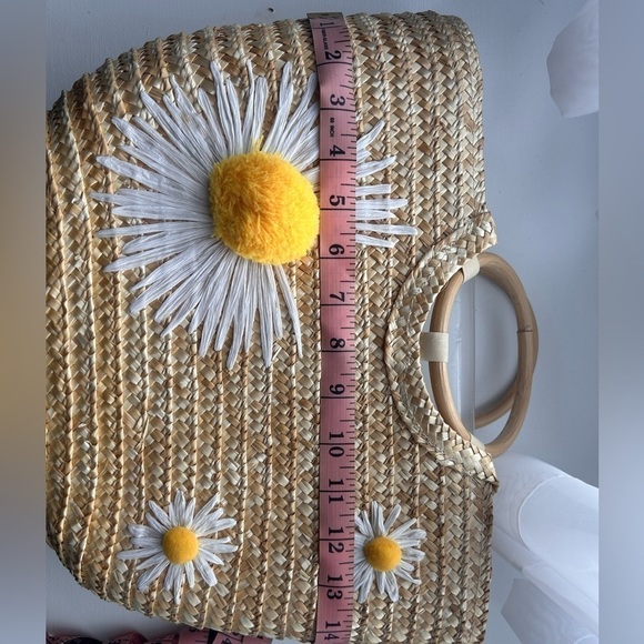 Little Daisy Straw Wooden Ring Handbag - Picture 6 of 6